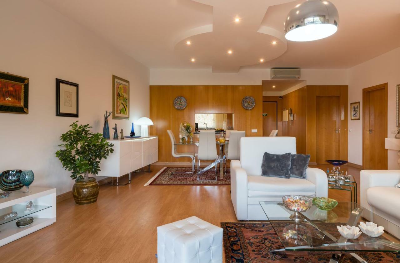 Charming At Marina Park W/ Great Balcony, 2br, Ac Apartment *