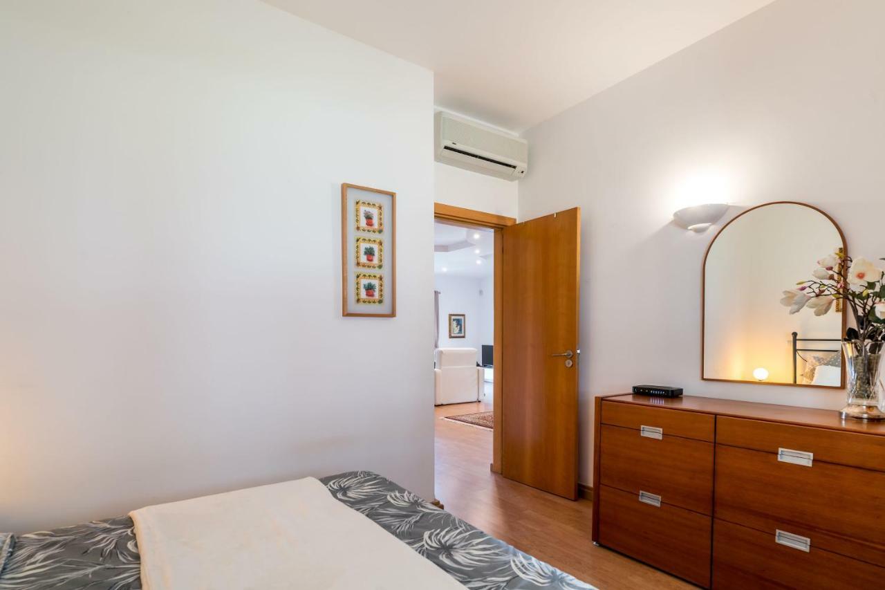 Charming At Marina Park W/ Great Balcony, 2br, Ac Lagos
